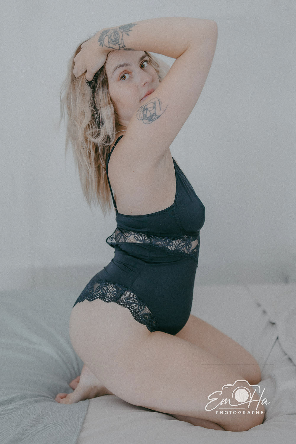 Portrait boudoir en body noir